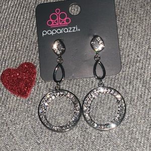 Paparazzi pantallas largas color plata con blin blin y perlita morada